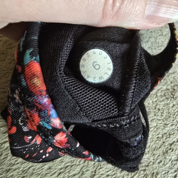 Lululemon Find Focus Bra Flowerescent Multi/Black size 6 - Picture 8 of 8